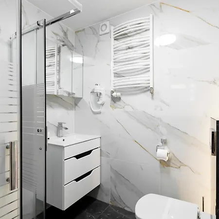 Pod Modrzewiem 우스트 노리 모르스키