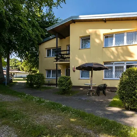 Pod Modrzewiem * Ustronie Morskie