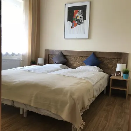 Pod Modrzewiem * Ustronie Morskie