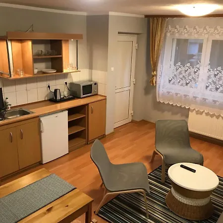 Pod Modrzewiem 홀리데이파크 *