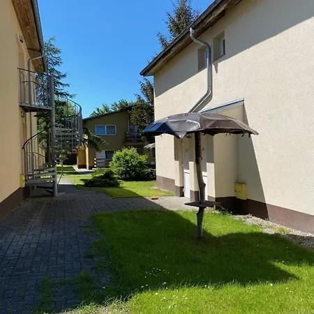 Pod Modrzewiem * Ustronie Morskie